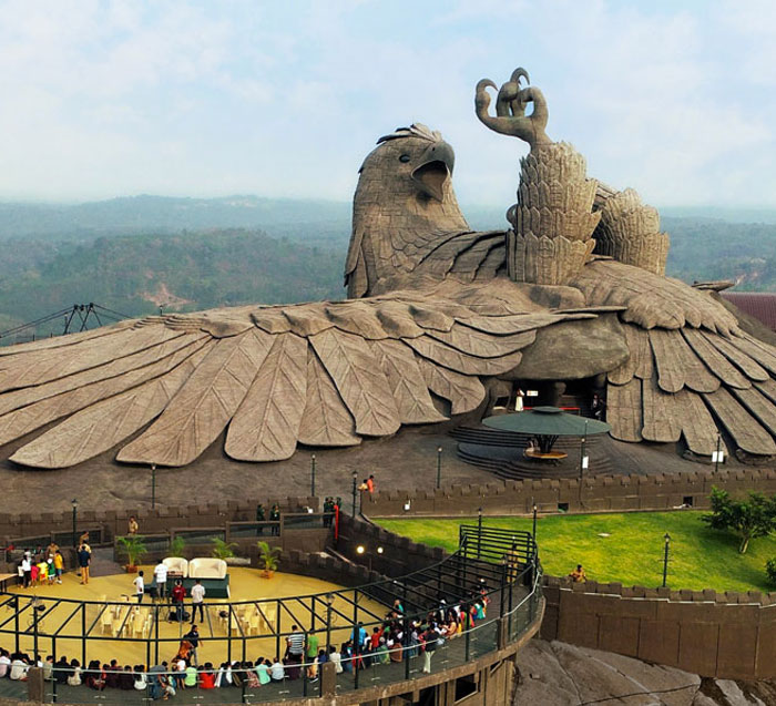 world's largest bird sculpture